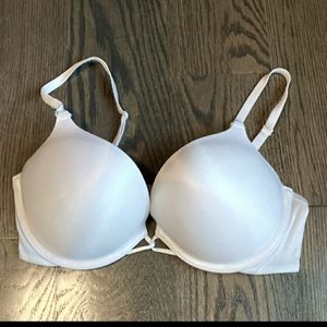 Victoria’s Secret 34C white bombshell bra  adds 2 sizes bra
